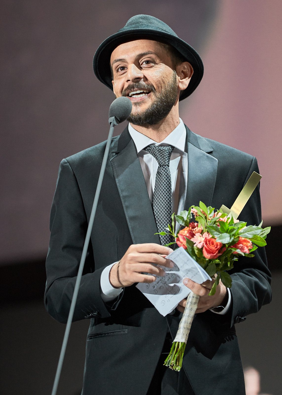 Mohanad Hayal accepting the New Currents Award at the closing ceremony of the 24th Busan International Film Festival, 2019